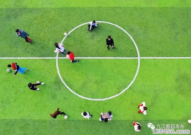 高中才学足球晚不晚？女生足球入门指南与成长路径解析